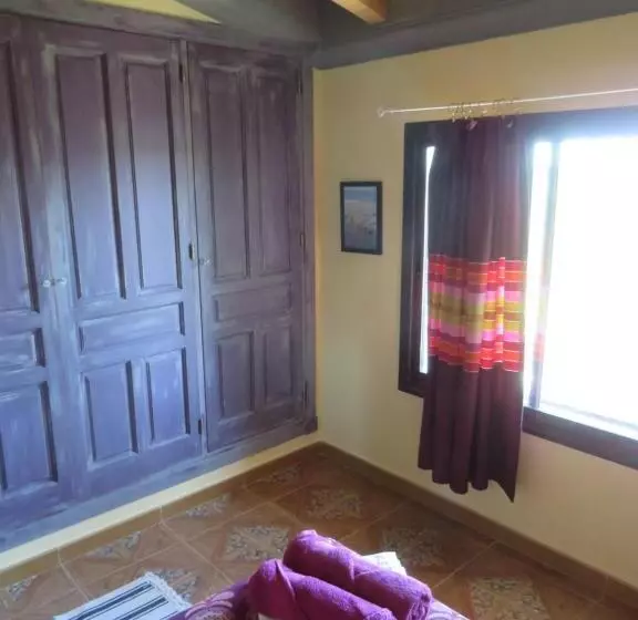 Aamiaismajoitus (B&B) Higos Chumbos, Casa Rural Compartido