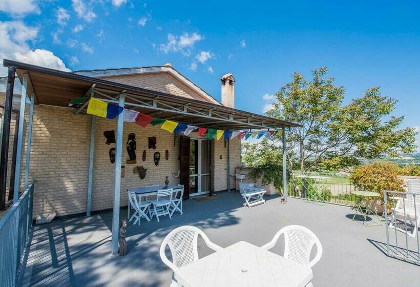 تختخواب و صبحانه Li Dolci Colli