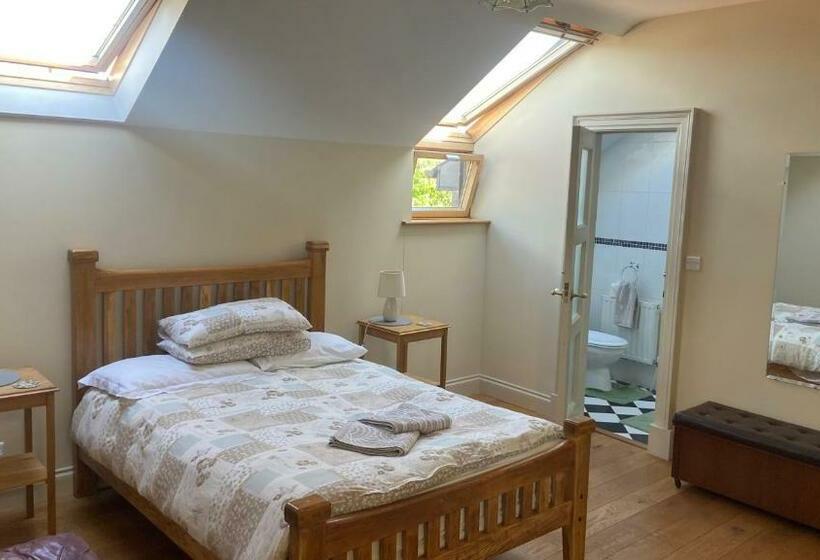 Geoghegans Magpie Bar And B&b