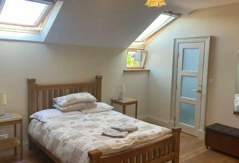 Geoghegans Magpie Bar And B&b