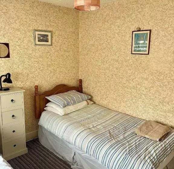 Geoghegans Magpie Bar And B&b