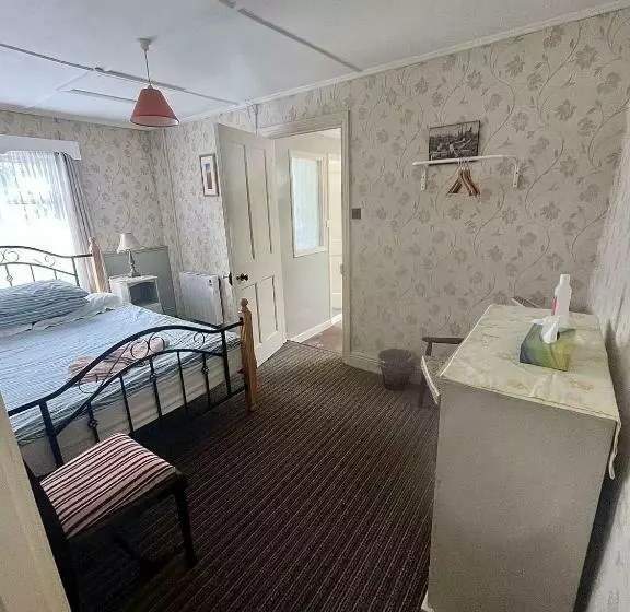 Geoghegans Magpie Bar And B&b