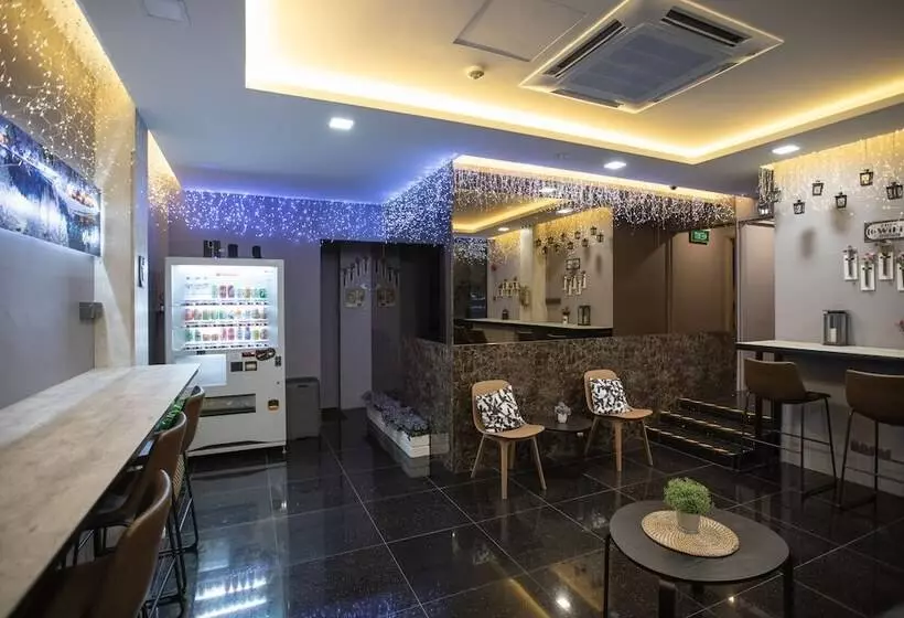 هتل Butternut Tree