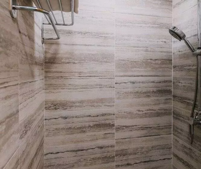 هتل Butternut Tree