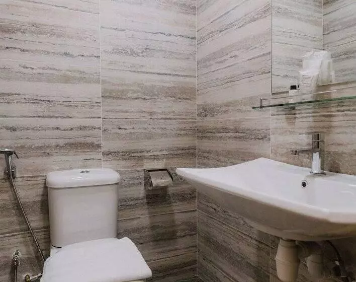 هتل Butternut Tree