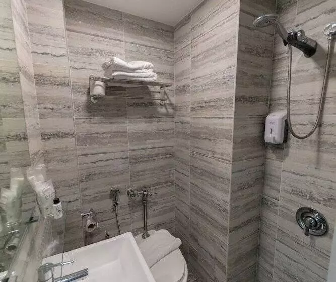 هتل Butternut Tree