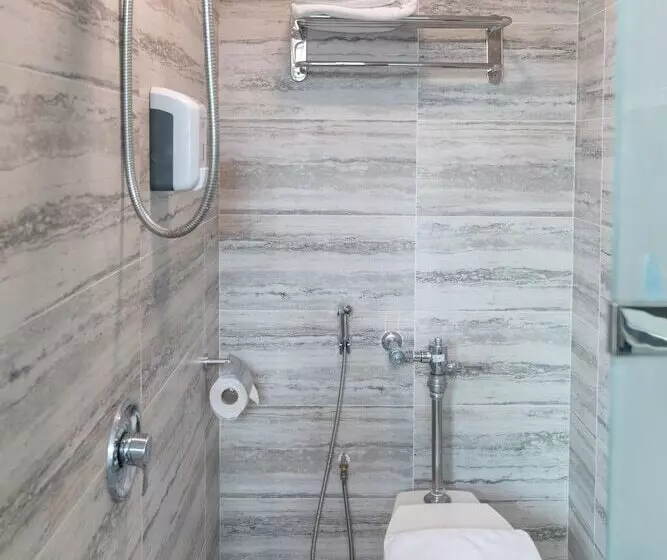 هتل Butternut Tree