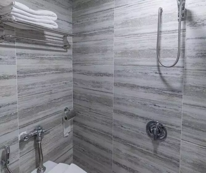 هتل Butternut Tree