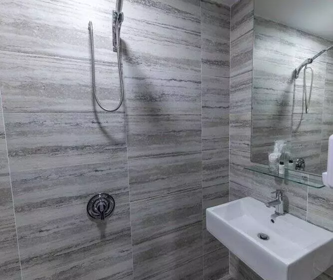 هتل Butternut Tree