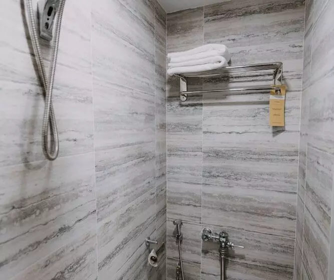 هتل Butternut Tree