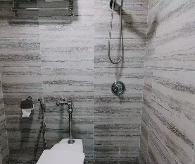 هتل Butternut Tree