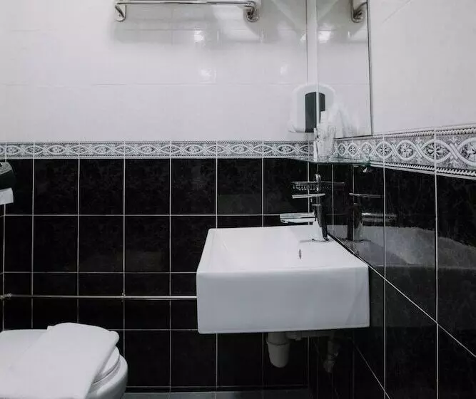 هتل Butternut Tree