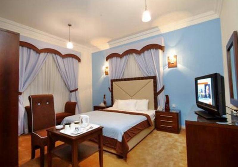 ホテル Royal & Suites