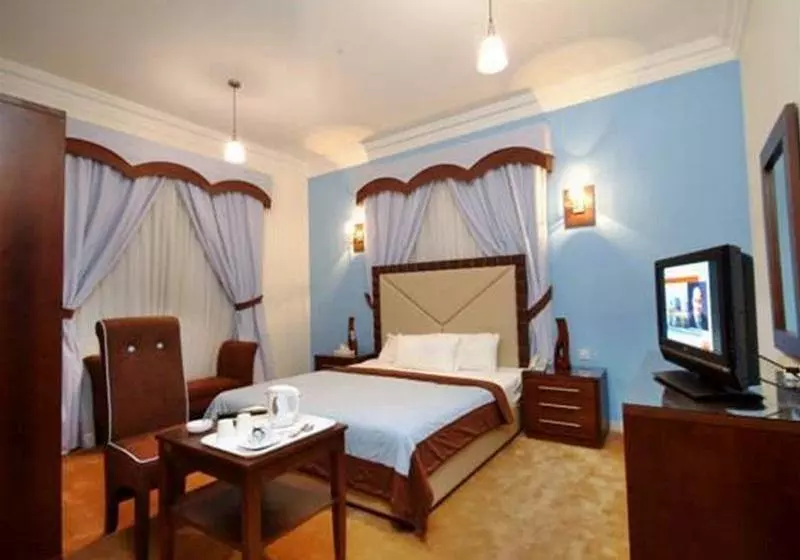 酒店 Royal & Suites