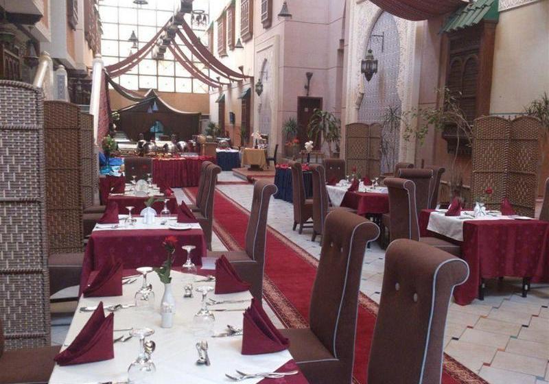 ホテル Royal & Suites