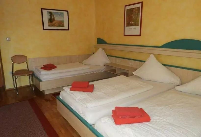 ユースホステル Gasthof Schlosswirt