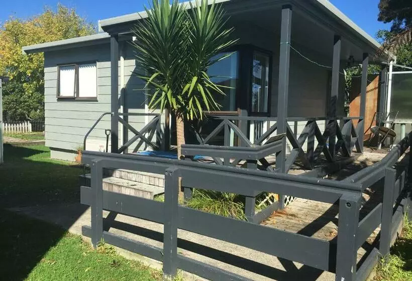 تختخواب و صبحانه Agapantha Cottage Retreat