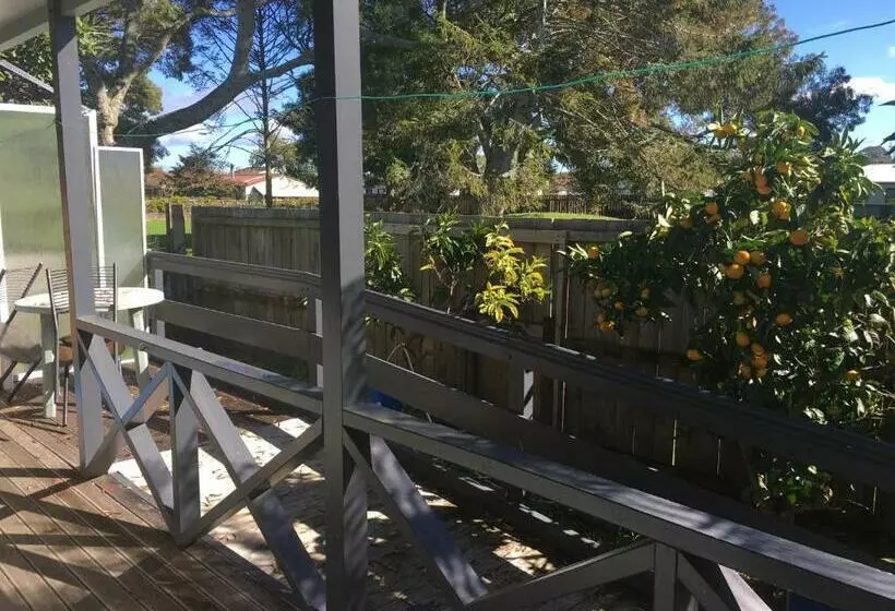 تختخواب و صبحانه Agapantha Cottage Retreat