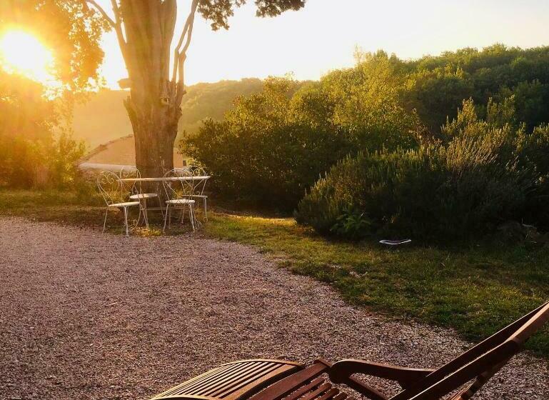 مبيت وإفطار Les Didascalies