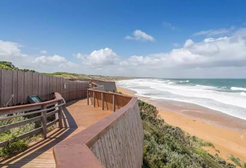 Logans Beach Apartments   The Loft