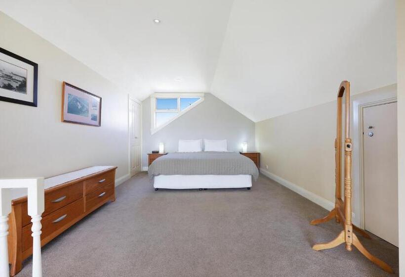 Logans Beach Apartments   The Loft