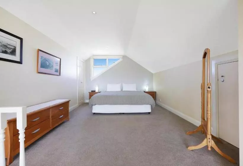 Logans Beach Apartments   The Loft