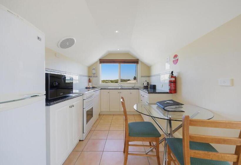 Logans Beach Apartments   The Loft