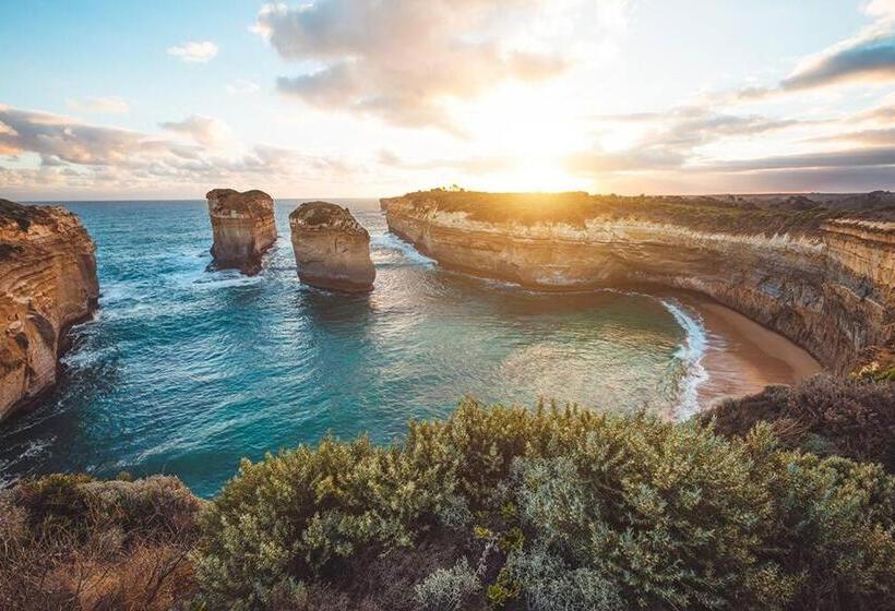 Logans Beach Apartments   The Loft