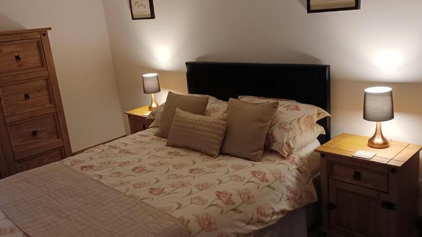 Woodpeckers Cottage B&b