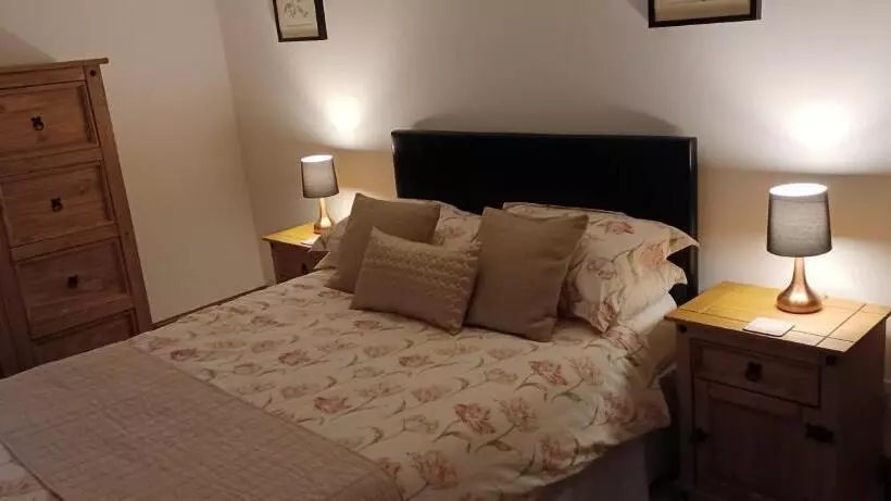 Woodpeckers Cottage B&b