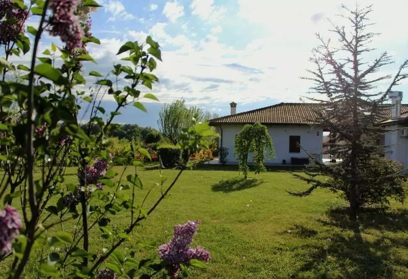 Aamiaismajoitus (B&B) A Cjase Di Sandra