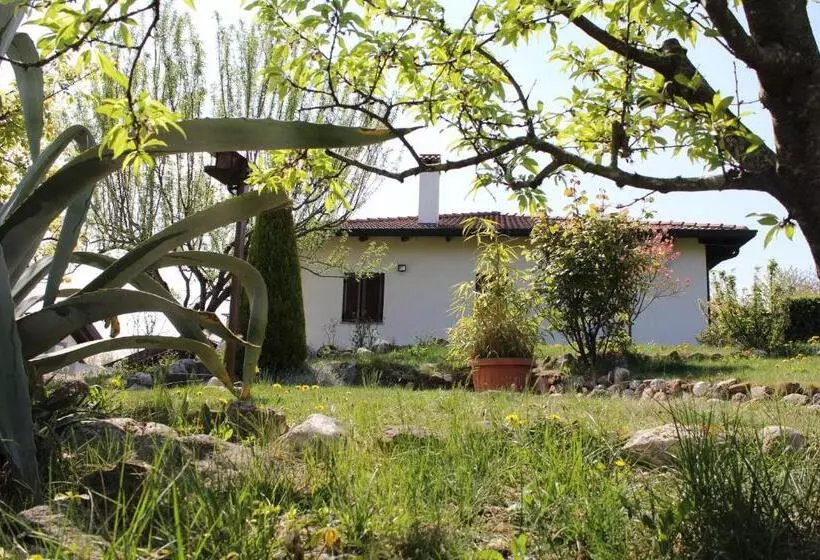 Aamiaismajoitus (B&B) A Cjase Di Sandra