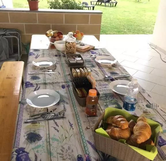 Aamiaismajoitus (B&B) A Cjase Di Sandra