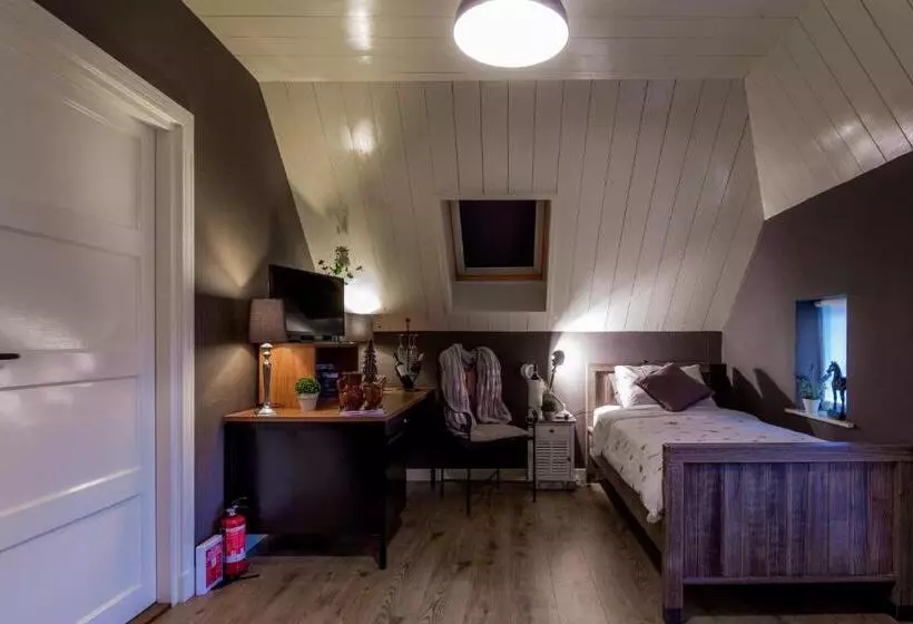 ベッドアンドブレックファースト Bed En Breakfast Gees