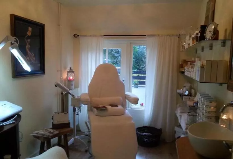 ベッドアンドブレックファースト Bed En Breakfast Gees