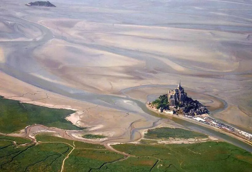 Aamiaismajoitus (B&B) Les Colombes De La Baie Du Mont Saint Michel