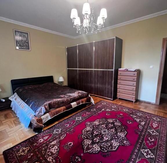 تختخواب و صبحانه Spacious Rooms In Peaceful Jelgava Area