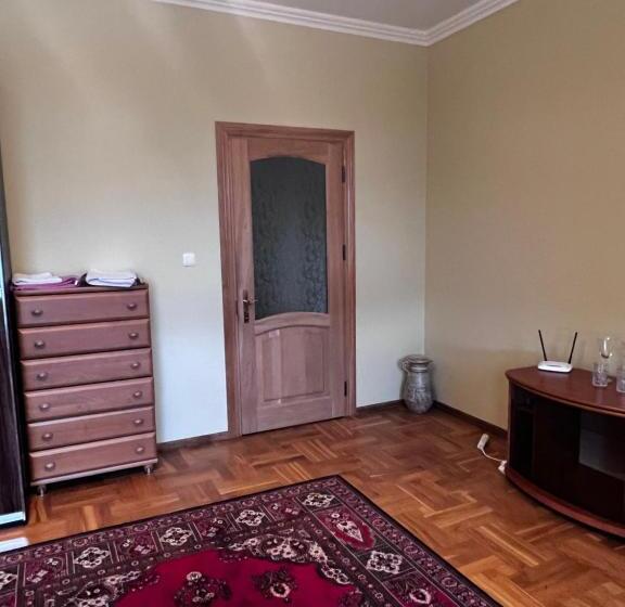 تختخواب و صبحانه Spacious Rooms In Peaceful Jelgava Area