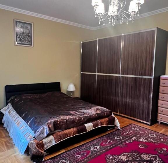تختخواب و صبحانه Spacious Rooms In Peaceful Jelgava Area