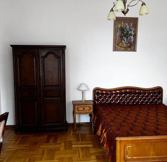 تختخواب و صبحانه Spacious Rooms In Peaceful Jelgava Area