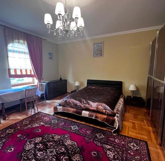 تختخواب و صبحانه Spacious Rooms In Peaceful Jelgava Area