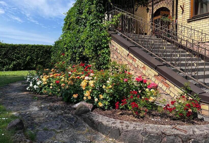 تختخواب و صبحانه Spacious Rooms In Peaceful Jelgava Area