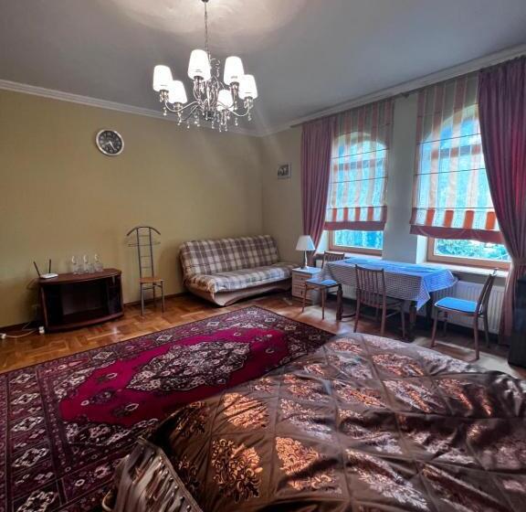تختخواب و صبحانه Spacious Rooms In Peaceful Jelgava Area