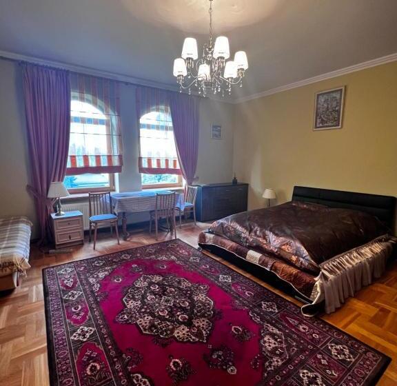 تختخواب و صبحانه Spacious Rooms In Peaceful Jelgava Area