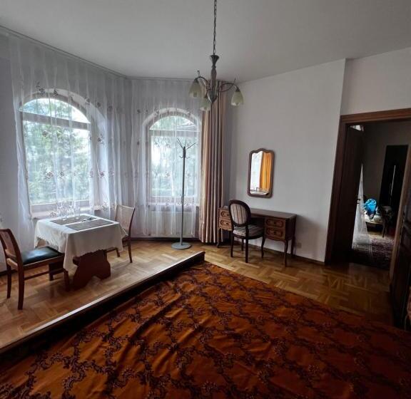 تختخواب و صبحانه Spacious Rooms In Peaceful Jelgava Area