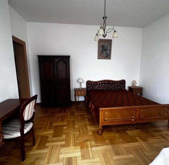 تختخواب و صبحانه Spacious Rooms In Peaceful Jelgava Area