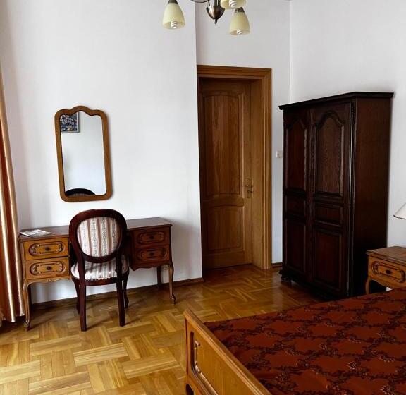 تختخواب و صبحانه Spacious Rooms In Peaceful Jelgava Area