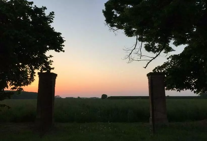 Aamiaismajoitus (B&B) Villa Pacchioni