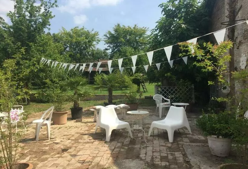 Aamiaismajoitus (B&B) Villa Pacchioni