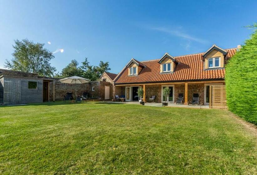 Cliff Farmhouse B&b Suites